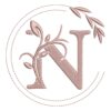 Matriz de Bordado Letra N com Folhagens Elegantes. Baixe agora no formato compatível com sua máquina de bordar DST, EXP, JEF, PES e XXX. Conta com 1 cor e 4 tamanhos disponíveis, utilizando a técnica de pontos leves. Entre e veja mais detalhes da matriz para sua máquina computadorizada.