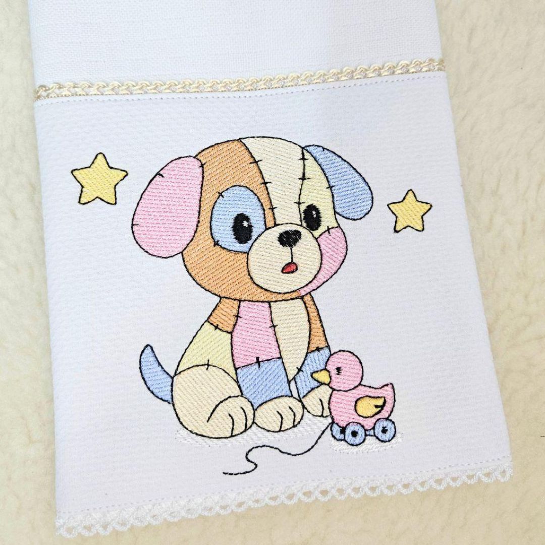 Cachorro em Patchwork com Brinquedos