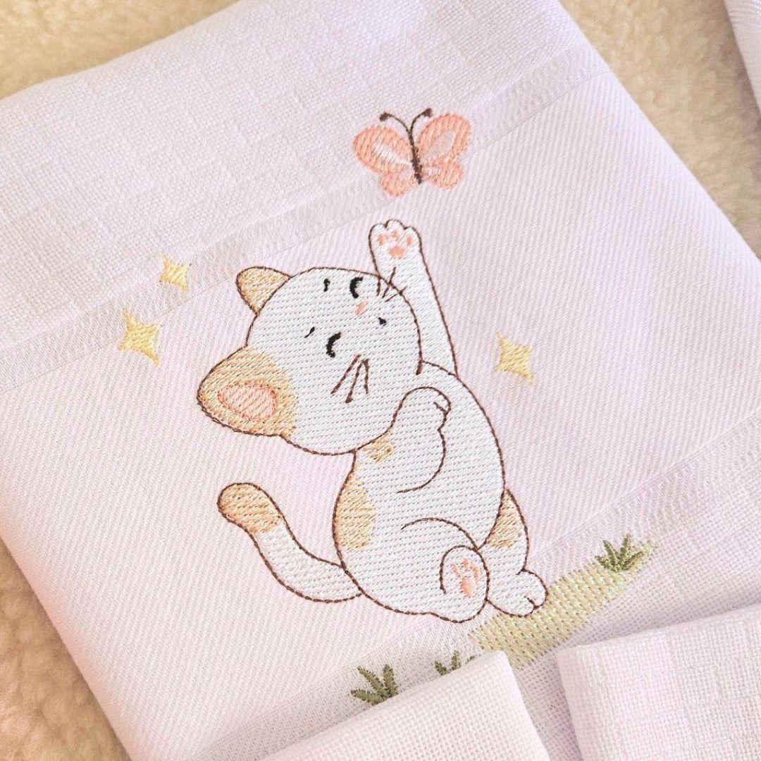 Gatinho com Borboleta