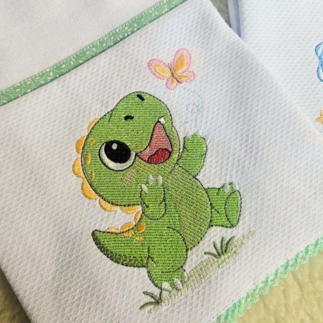 Dinossauro com Borboleta